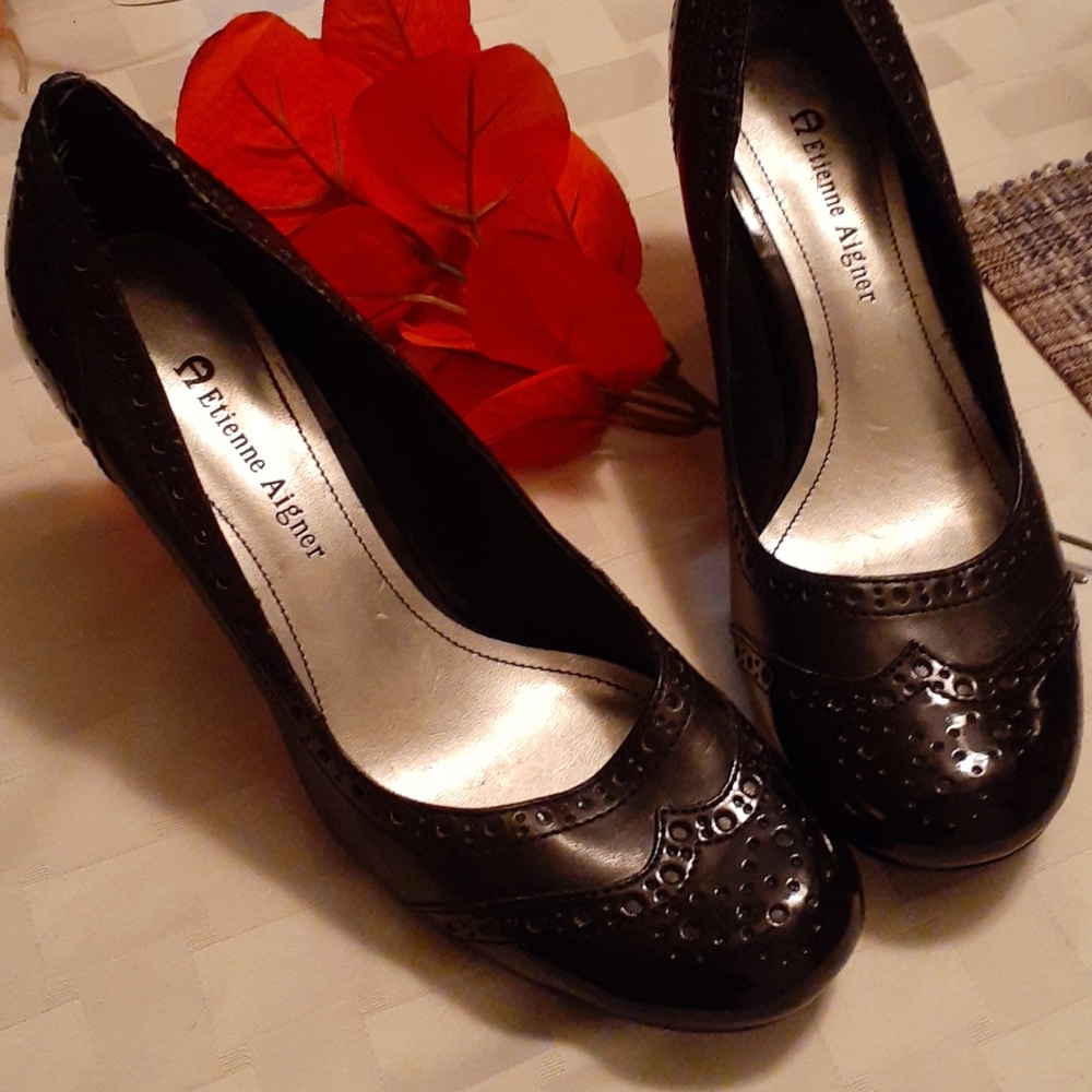 Etienne Aigner pumps